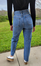Load image into Gallery viewer, Asymmetric boyfriend jeans

