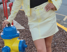 Cargar imagen en el visor de la galería, Yellow Denim Skirt
