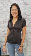 Cargar imagen en el visor de la galería, Paty Silk Shirt
